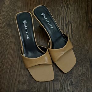 Vintage kitten heel sandals